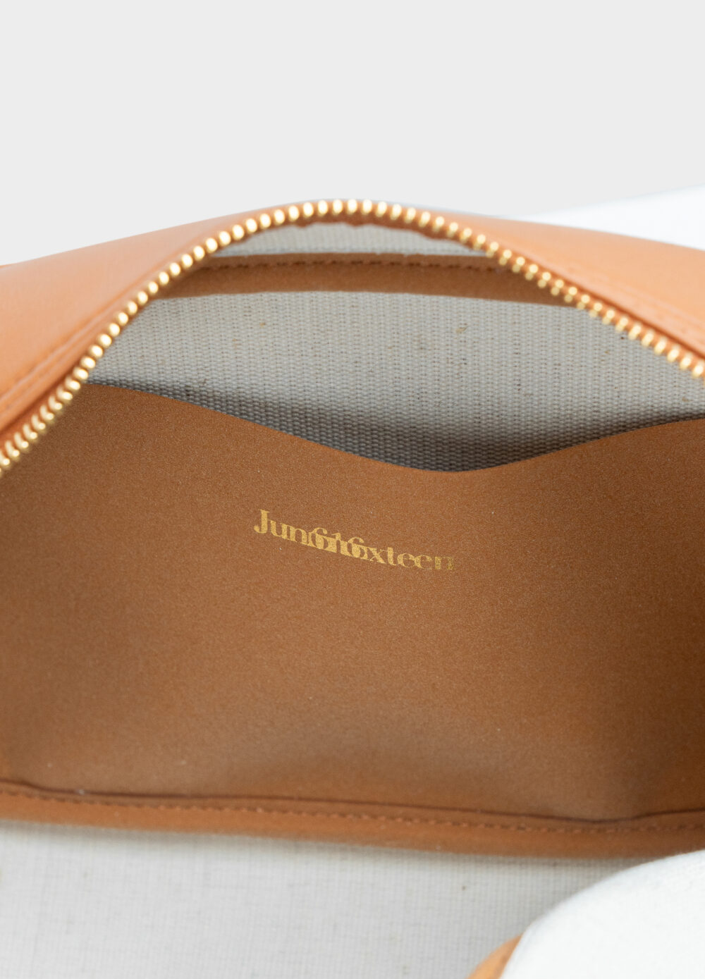 capsule-c-05 Capsule - Caramel Brown