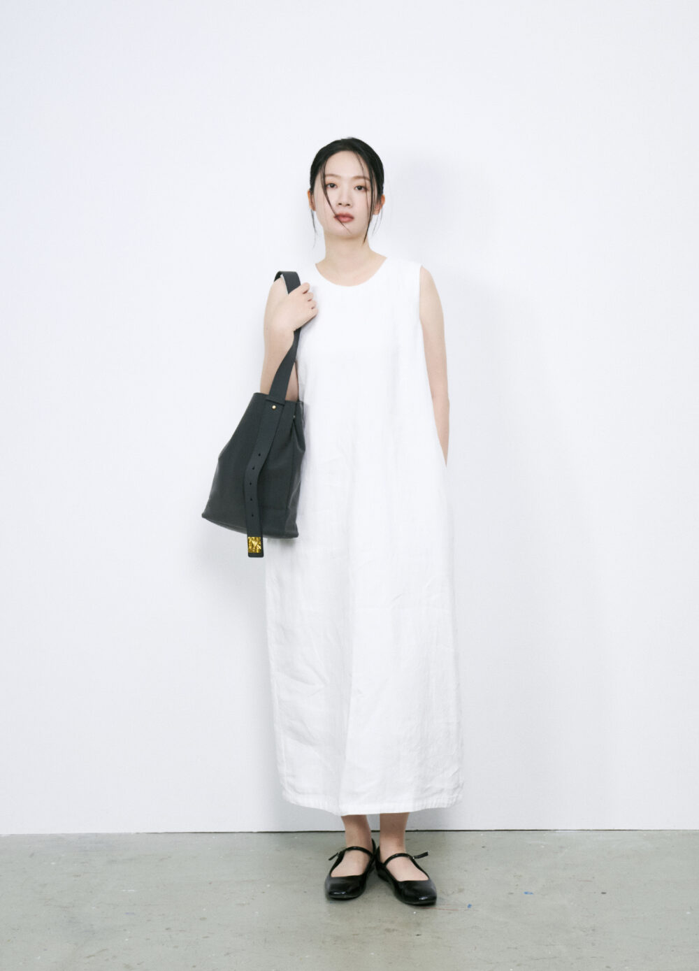 nest-gray-model-1 Nest - 深灰色麂皮