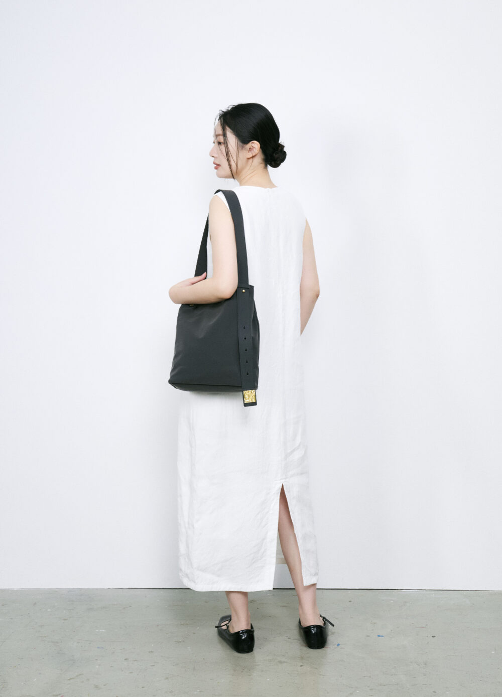 nest-gray-model-3 Nest - 深灰色麂皮