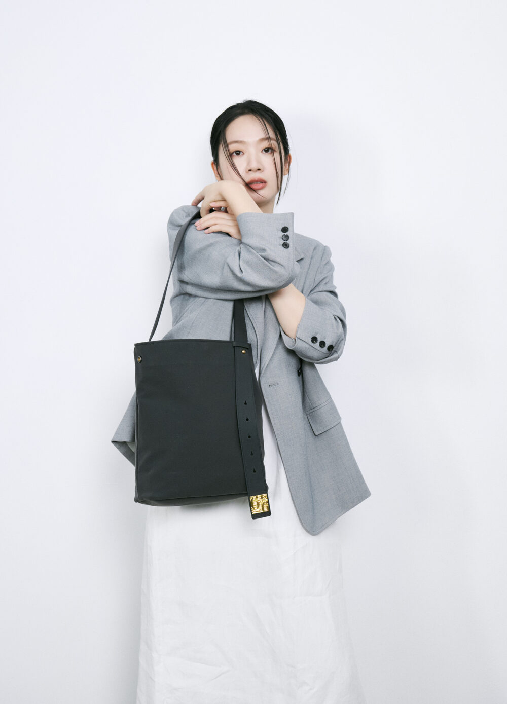 nest-gray-model-4 Nest - 深灰色麂皮