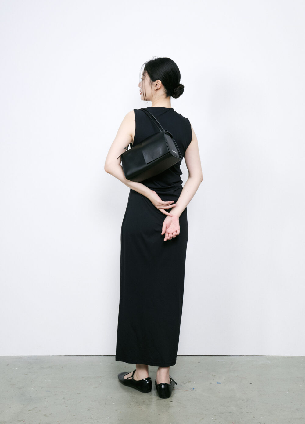 Twist-model-black-3 Twist - 經典黑