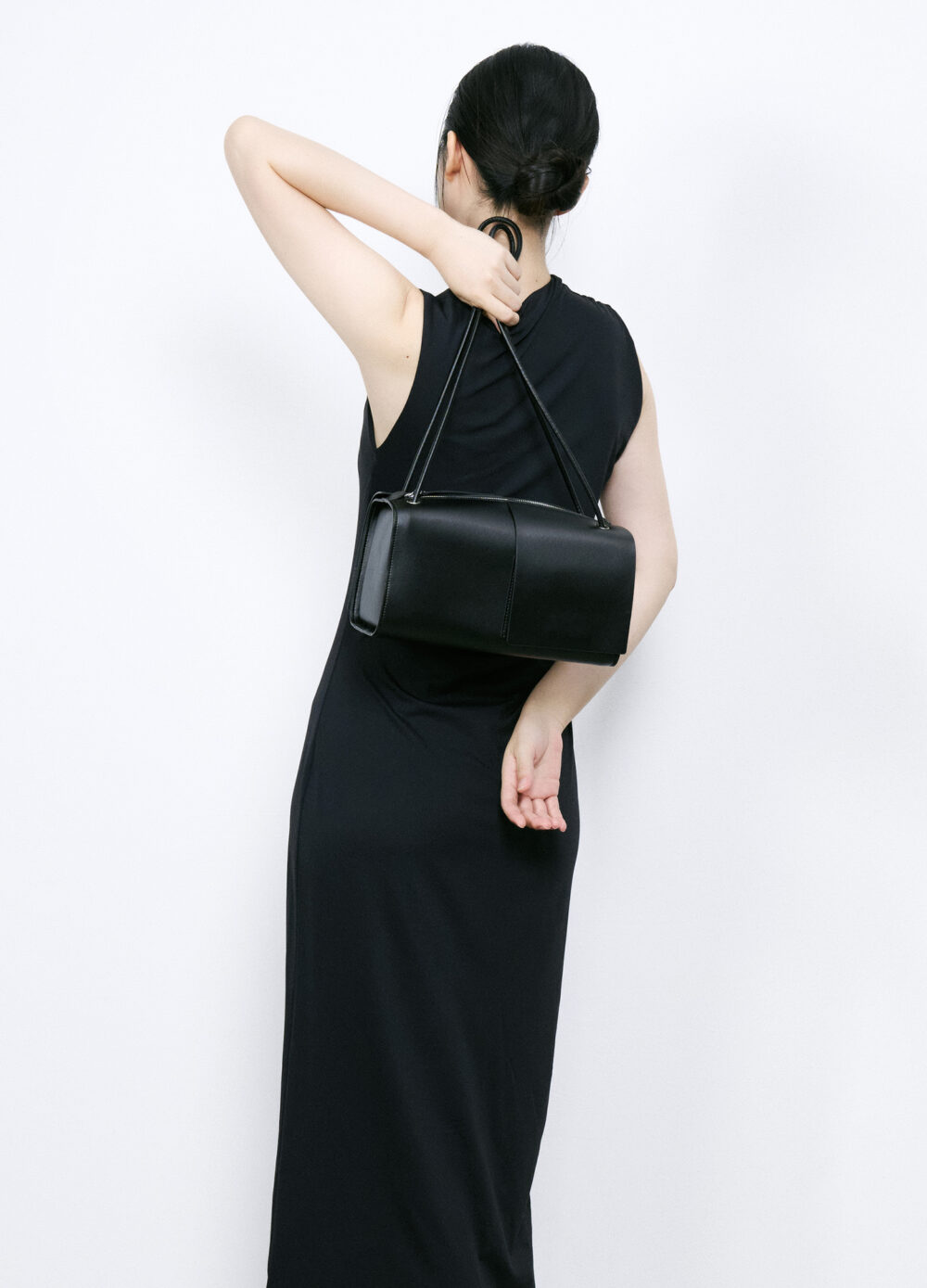 Twist-model-black-5 Twist - 經典黑