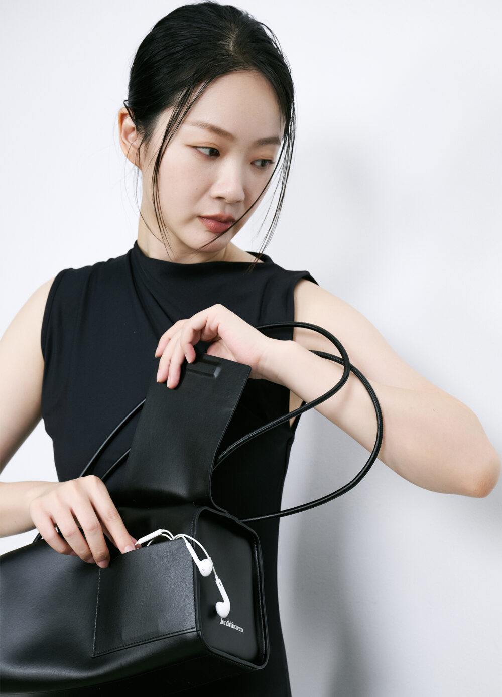 Twist-model-black-6 Twist - 經典黑